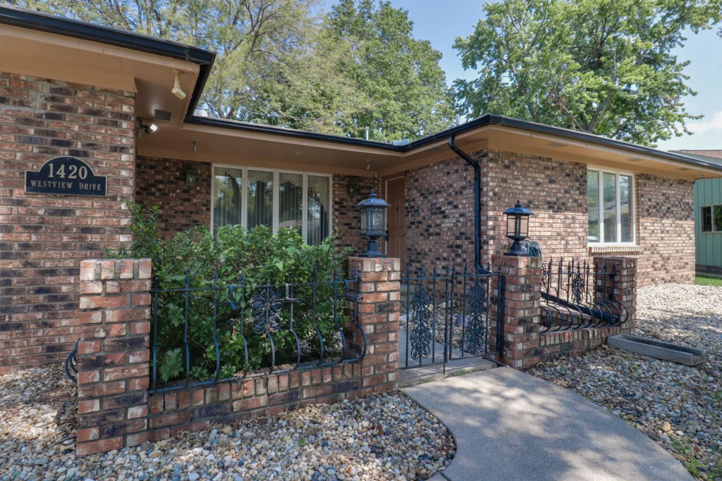 Photo of 1420 Westview Drive