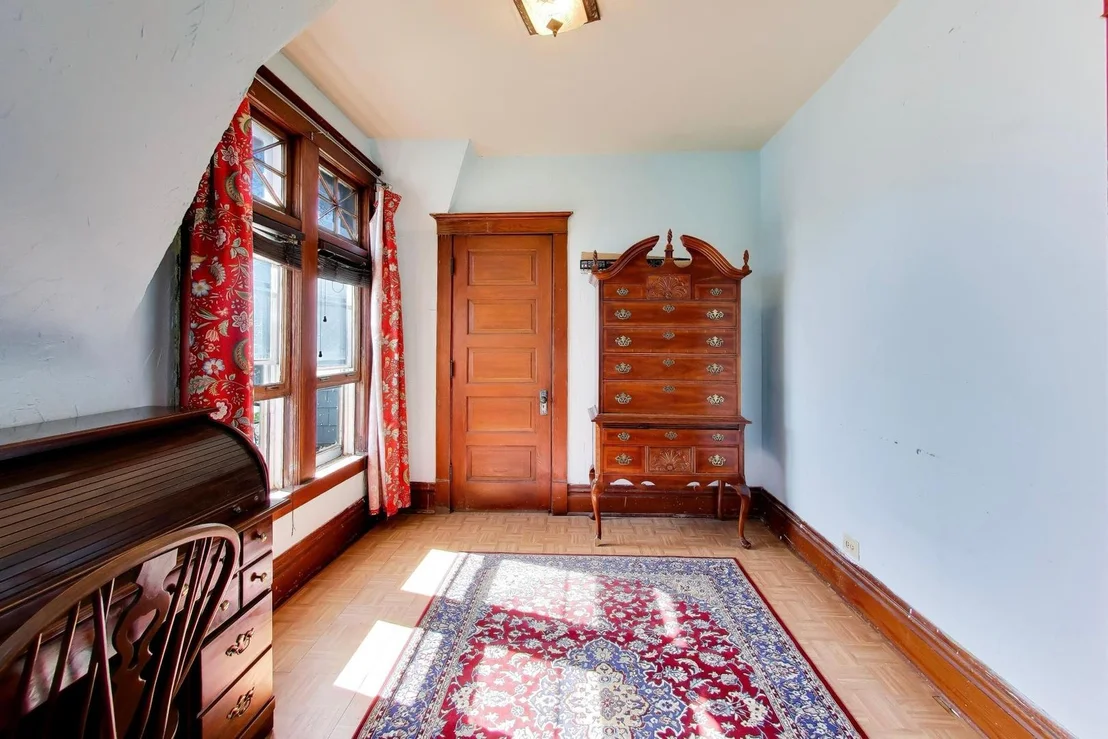 Photo of 582 PARK Street