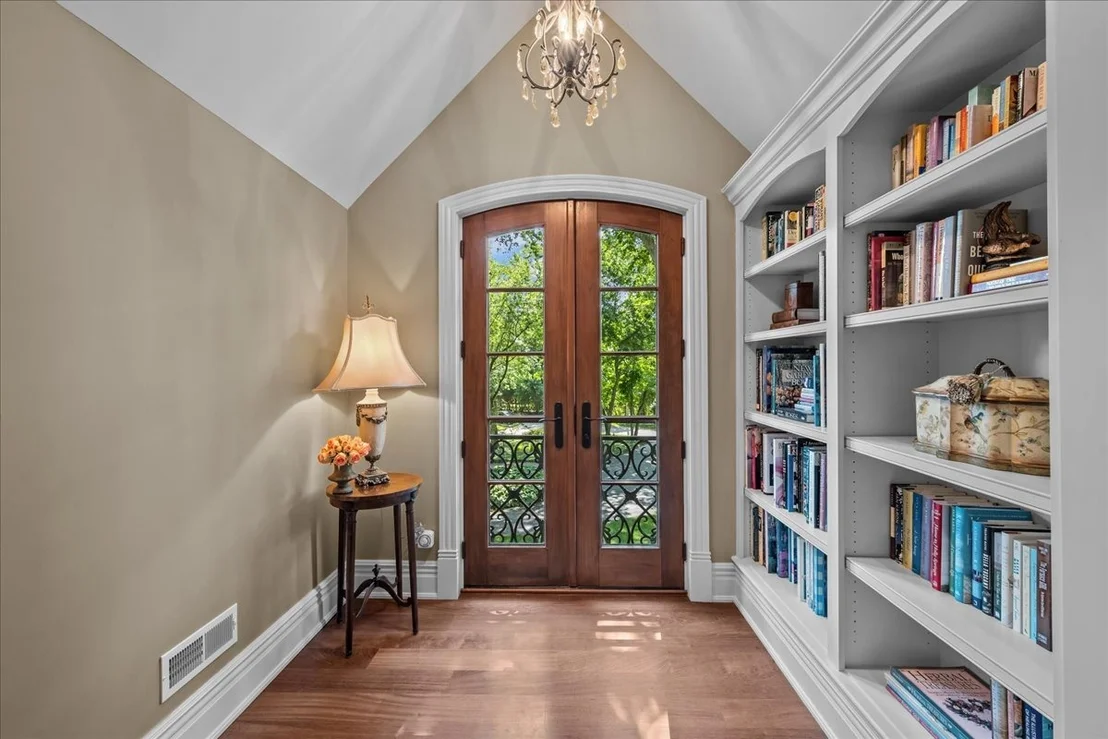 Photo of 586 Spruce Avenue