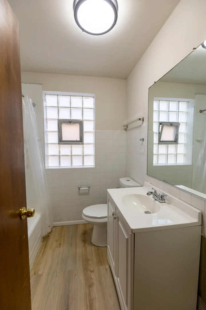 Photo of 2433 S Keystone Avenue