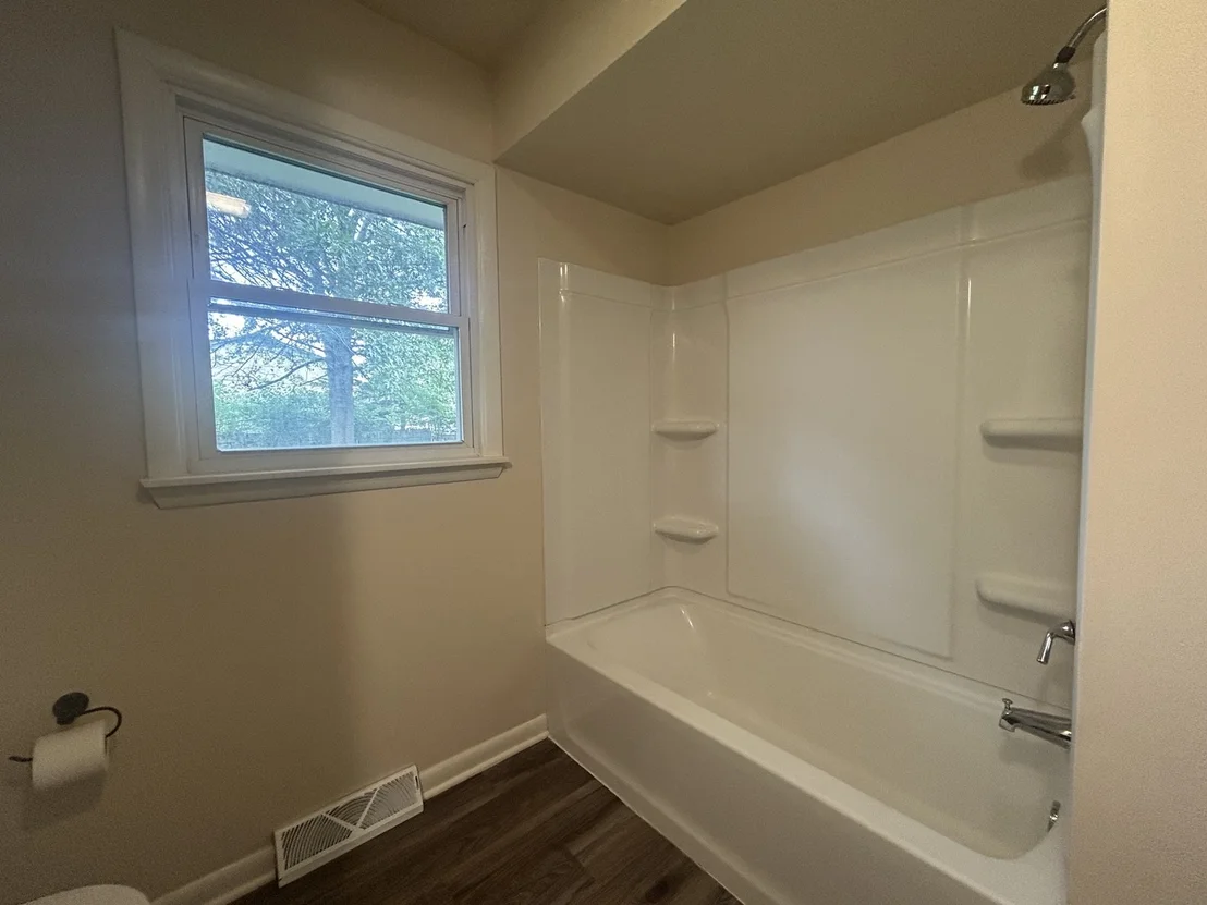 Photo of 2104 Devon Avenue