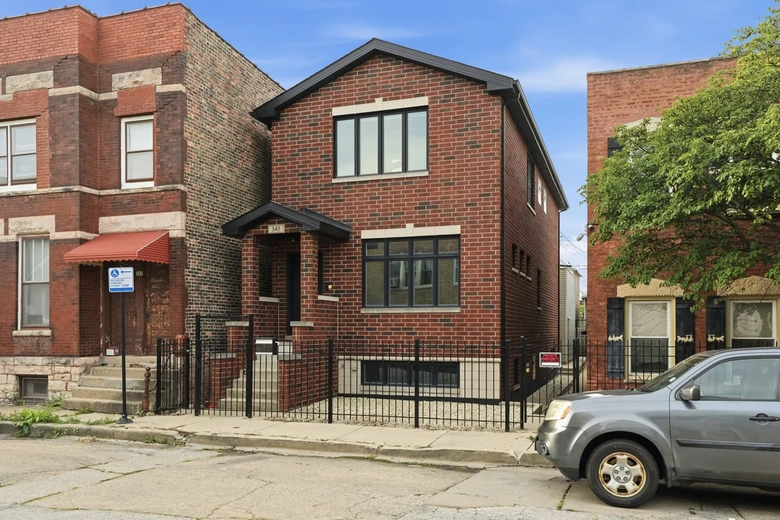 Photo of 345 W 29th Place
