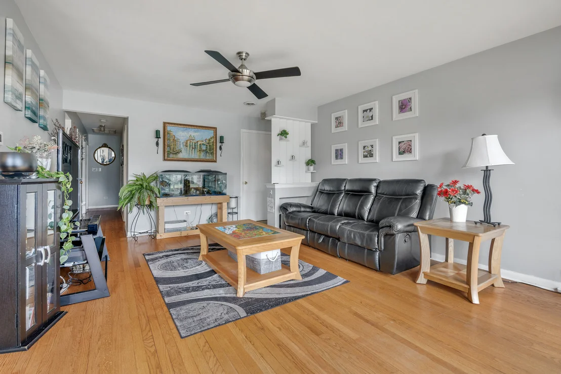 Photo of 952 W Grant Drive