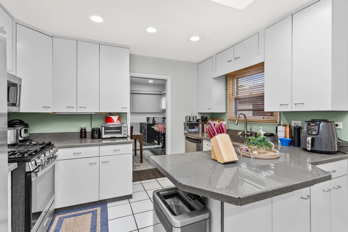 Photo of 7638 Maple Street
