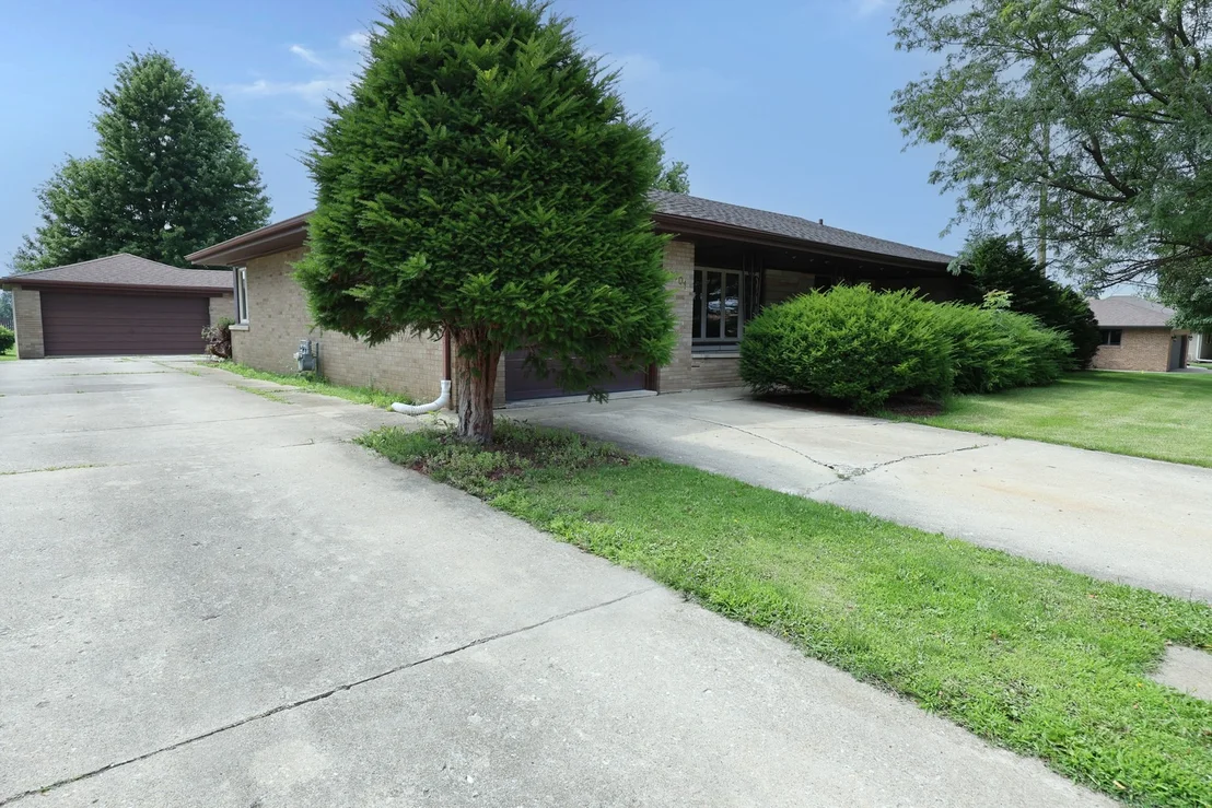 Photo of 1601 BARTHELONE Street