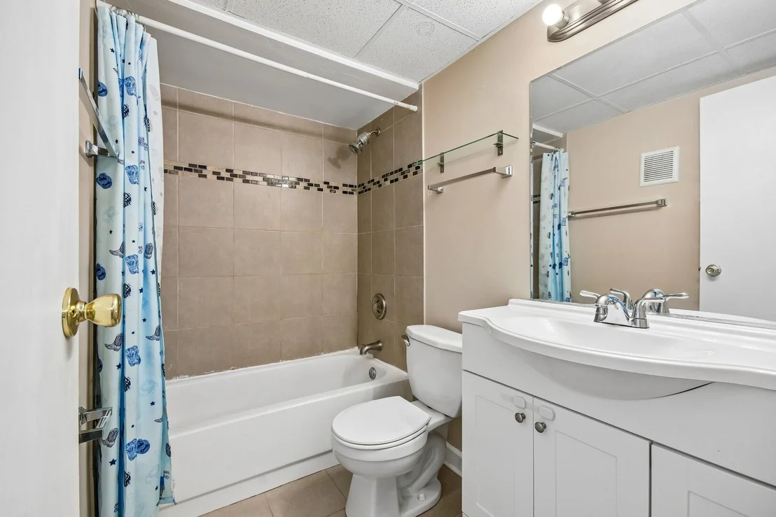 Photo of Unit 4 at 5403 Chateau Drive