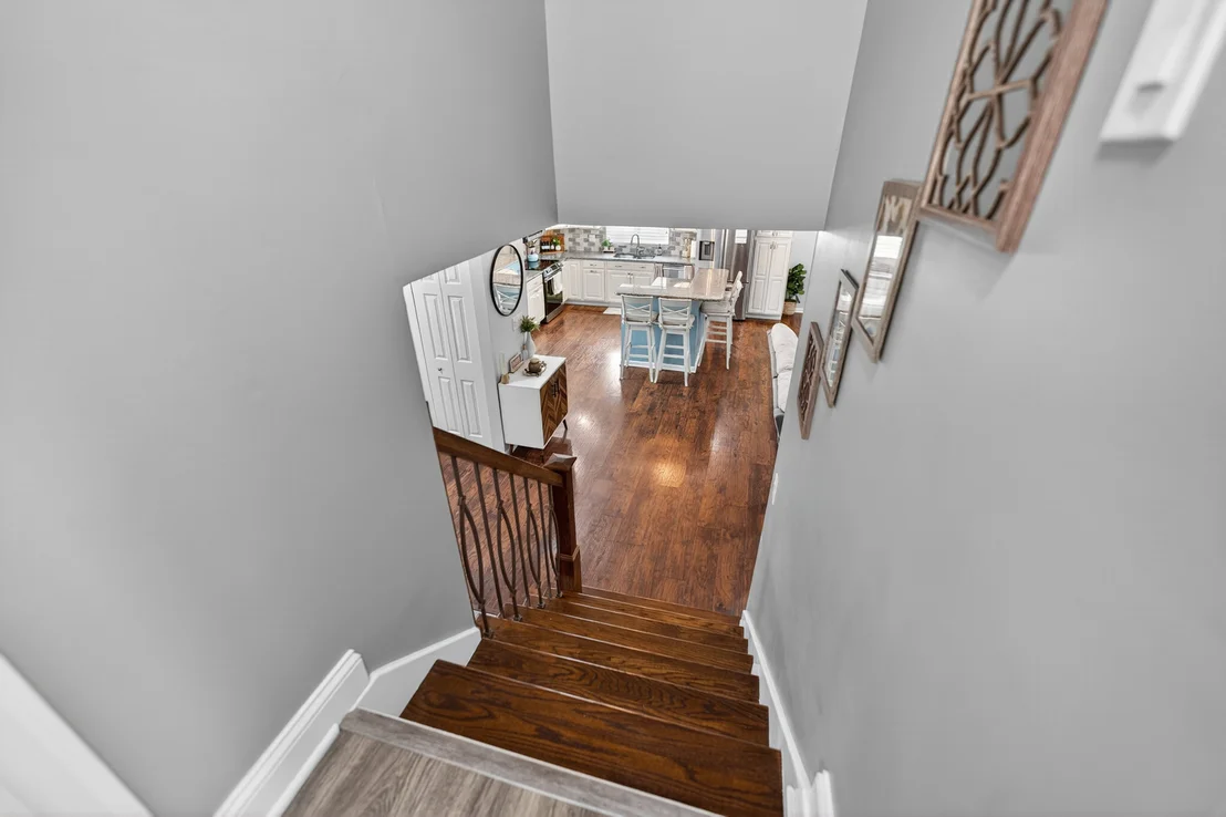 Photo of 870 W Pine Avenue