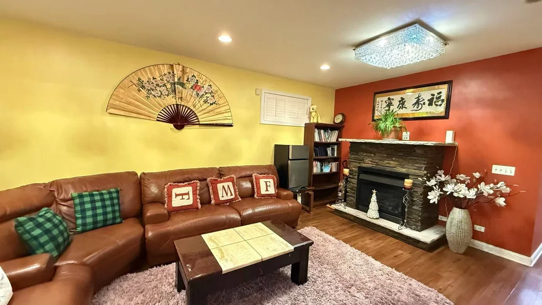 Photo of 422 W 42nd Place