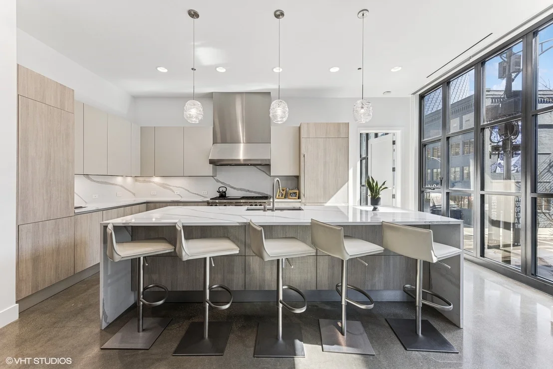 Photo of Unit 202 at 900 W Washington Boulevard