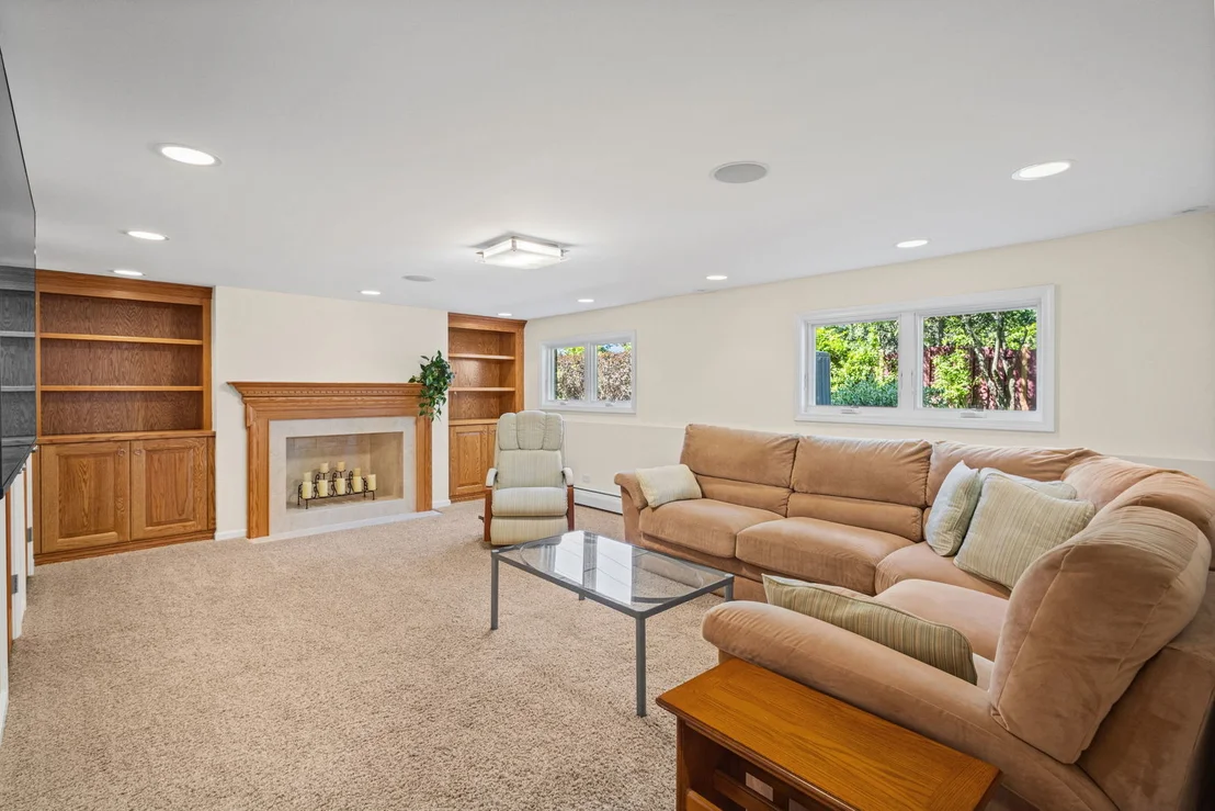 Photo of 1016 Longmeadow Drive