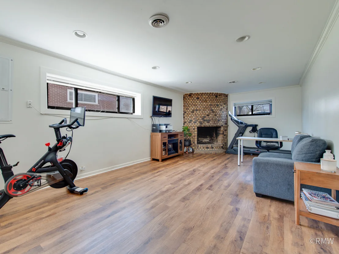 Photo of 51 W ROZANNE Drive