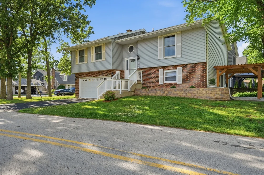 Photo of 136 edgewater Drive