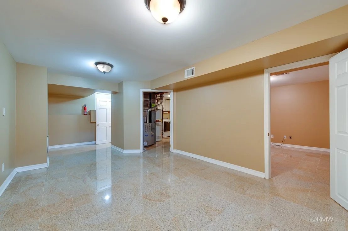 Photo of 1233 N Hickory Trail