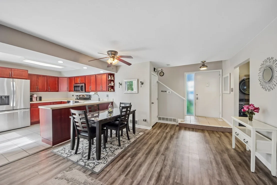 Photo of 736 Glen Way