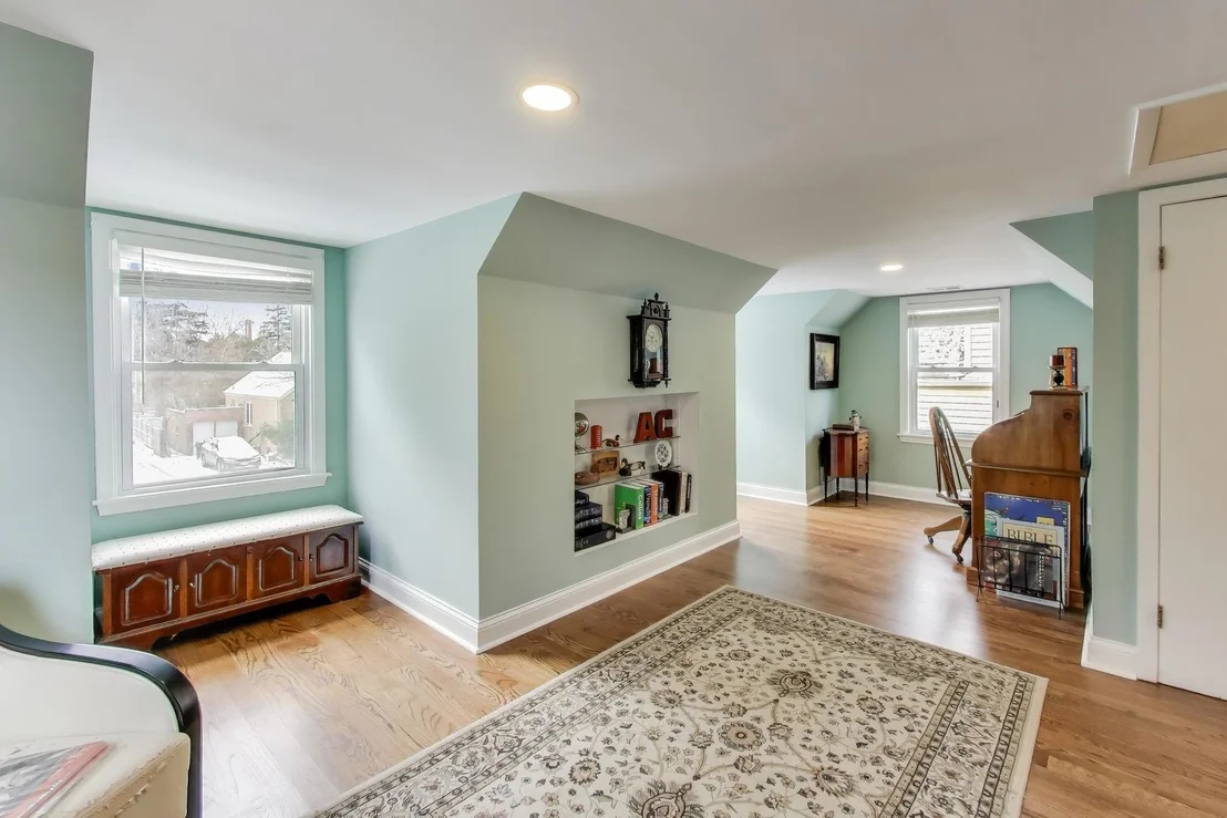 Photo of 6544 W Devon Avenue