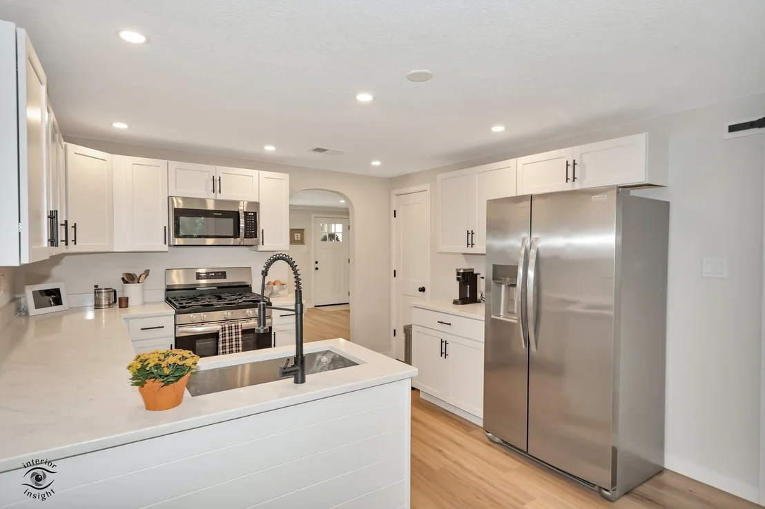 Photo of 830 W River Street