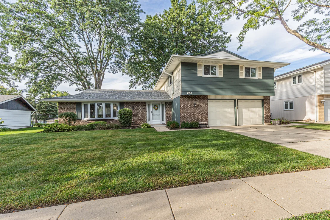 Photo of 864 PINEHURST Lane