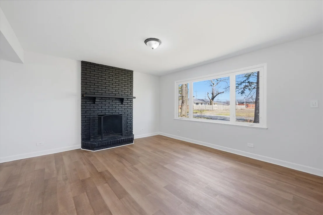 Photo of 16608 Sawyer Avenue