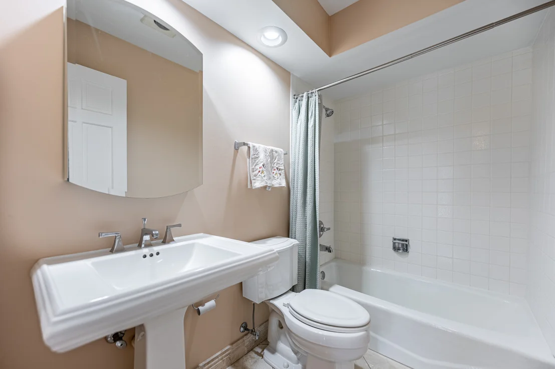 Photo of 1122 Creekside Drive