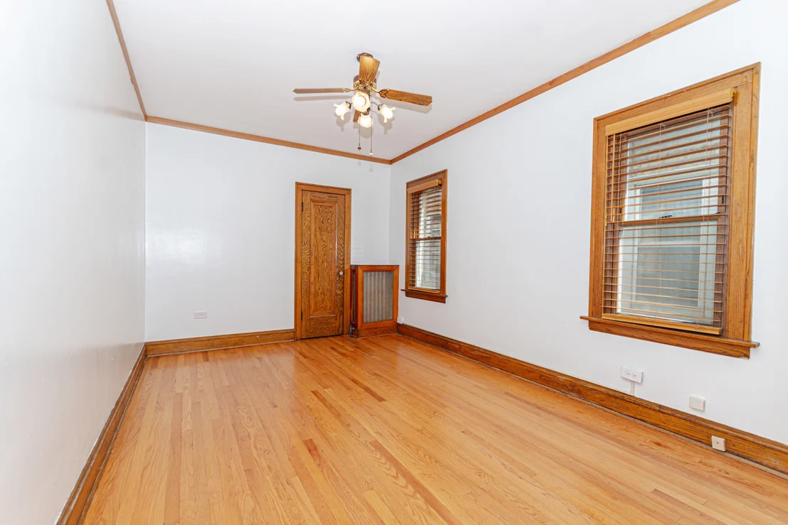 Photo of 5253 W Wrightwood Avenue