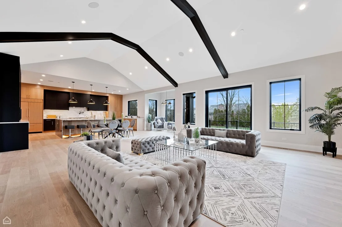 Photo of 2410 White Oak Drive