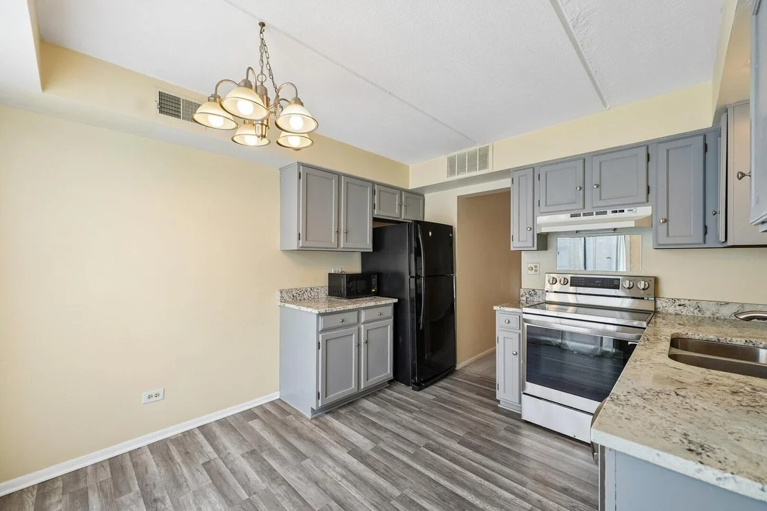 Photo of Unit 4 at 5401 Chateau Drive