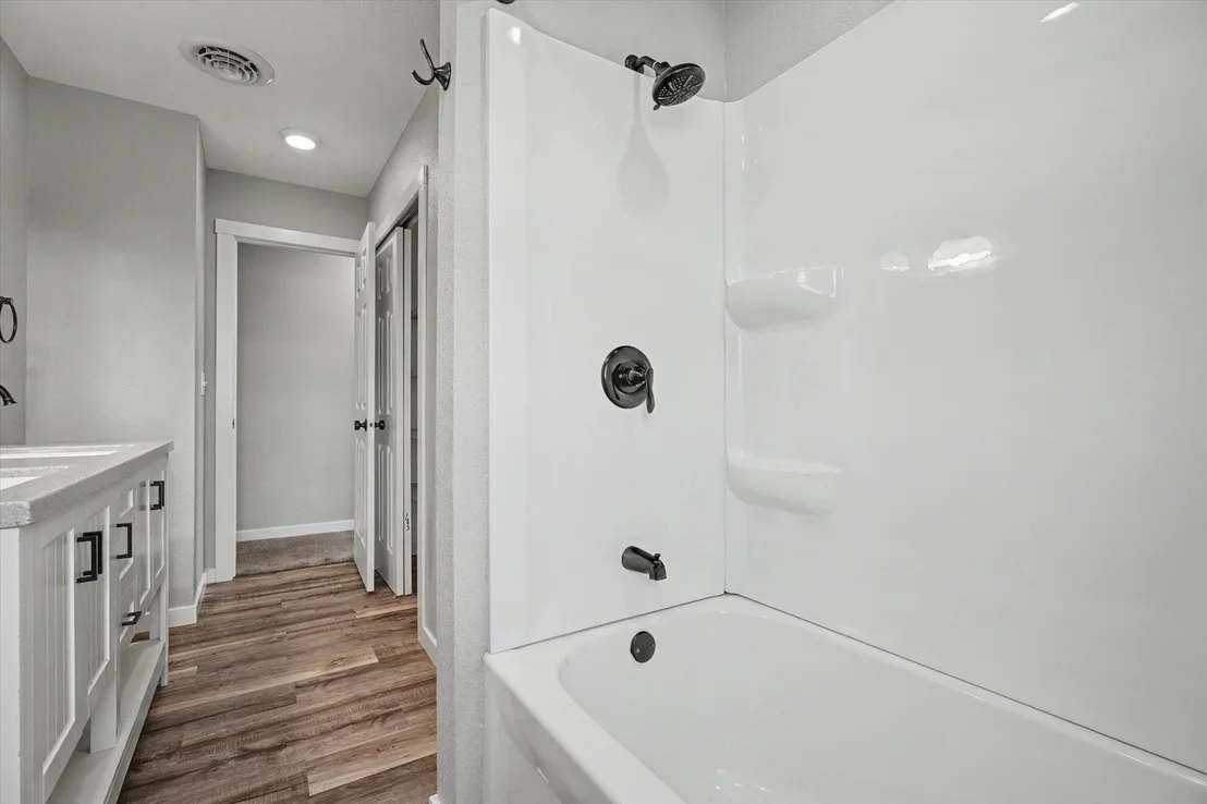 Photo of 450 John Street