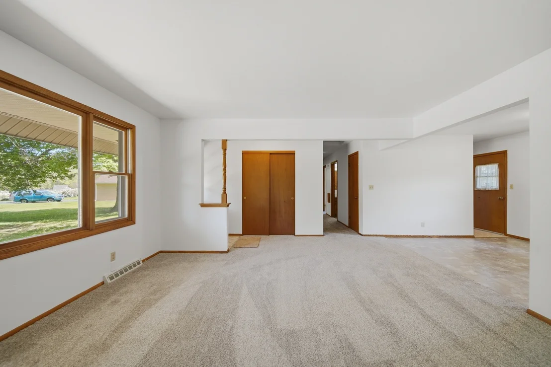 Photo of 281 W Cartwright