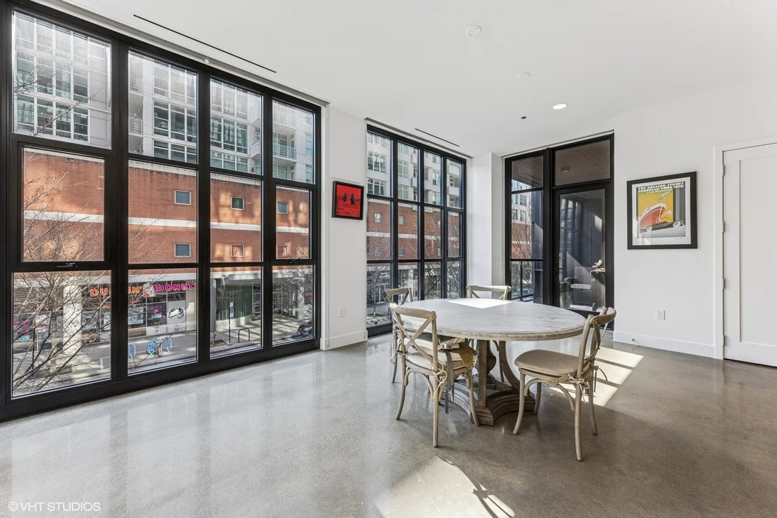 Photo of Unit 202 at 900 W Washington Boulevard