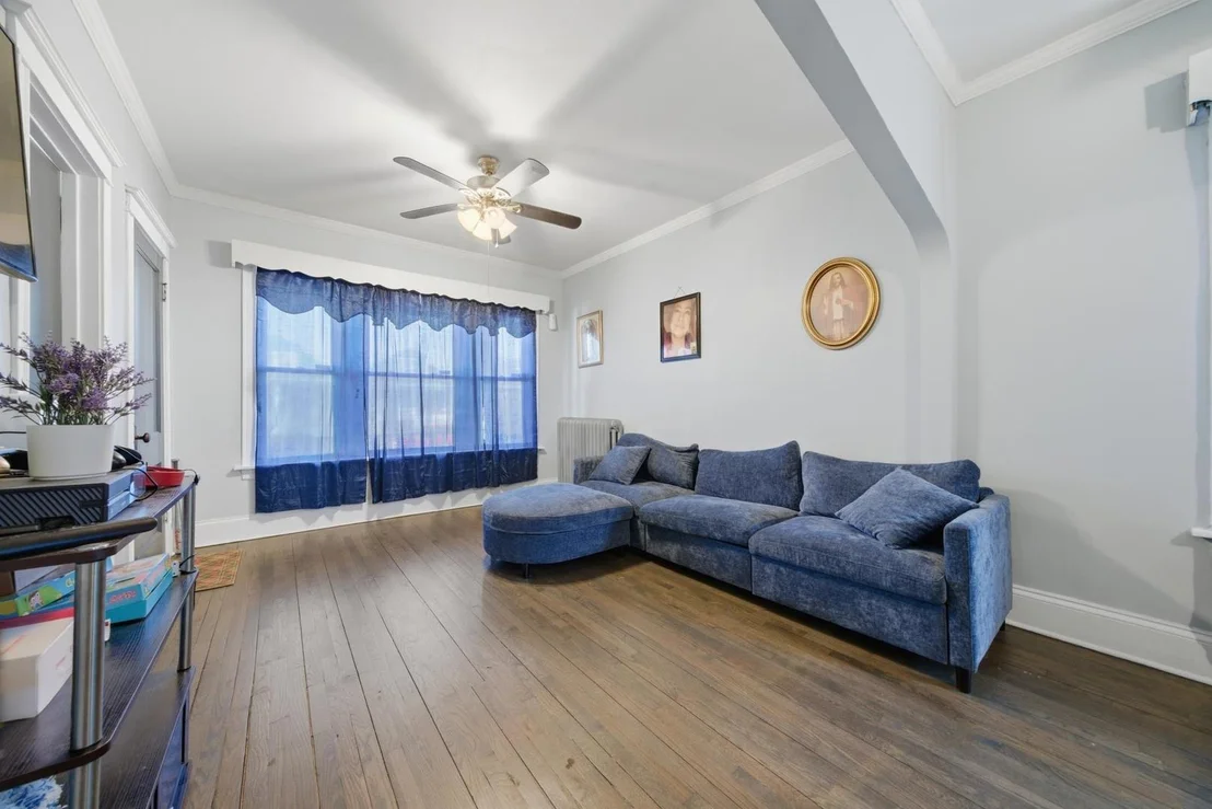Photo of 1409 W 71st Place