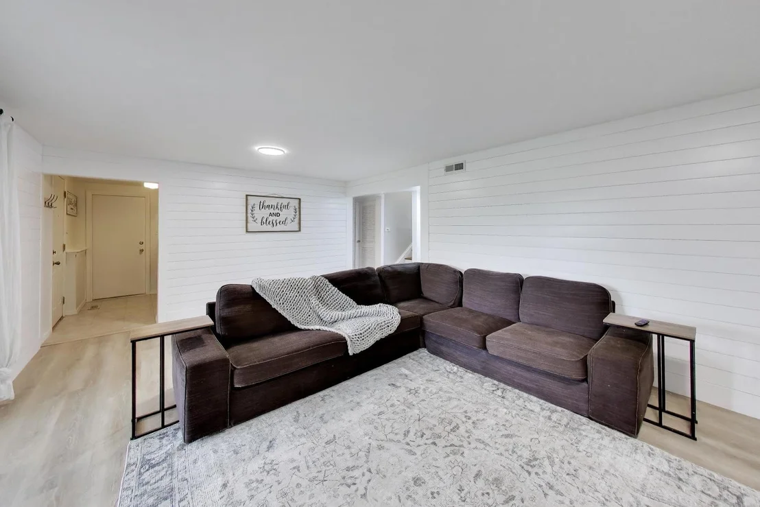 Photo of 2S550 Gray Avenue