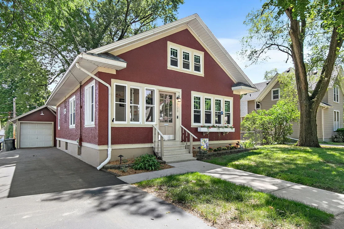 Photo of 909 Augusta Avenue