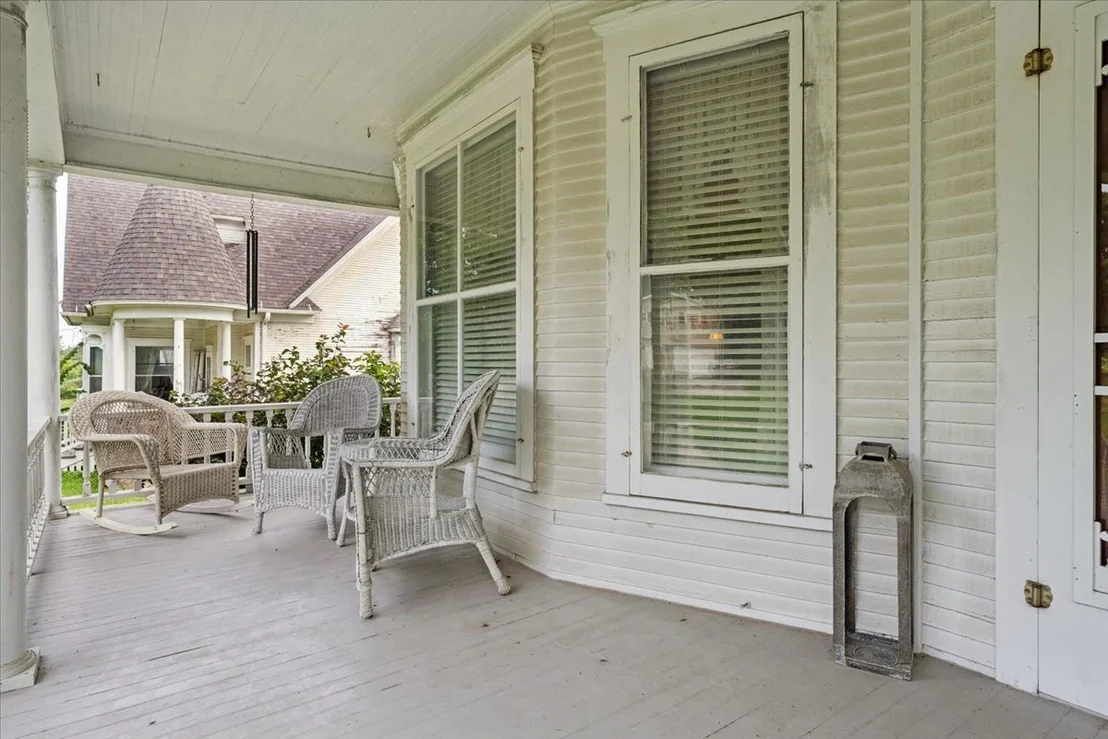 Photo of 10216 Main Street