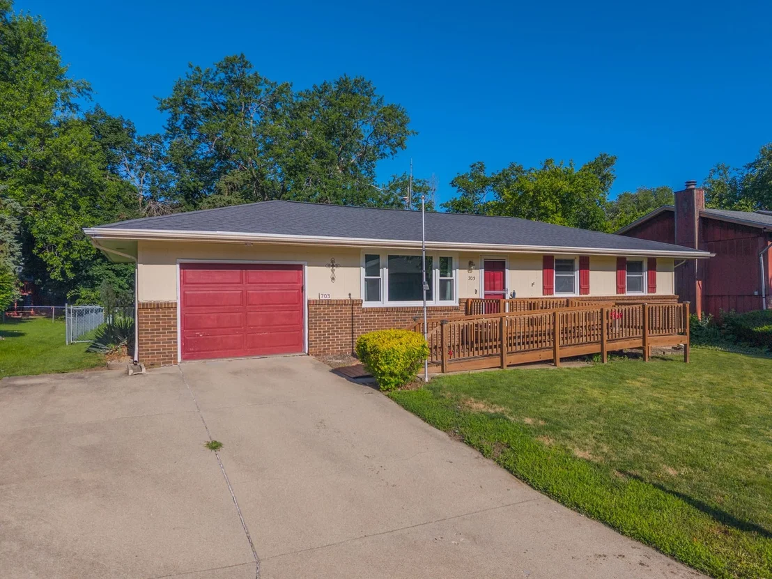 Photo of 703 Lara Road