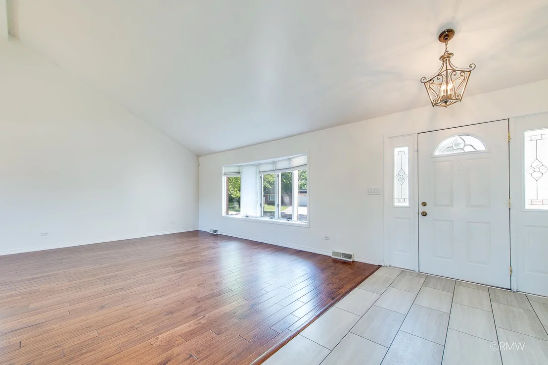 Photo of 1233 N Hickory Trail