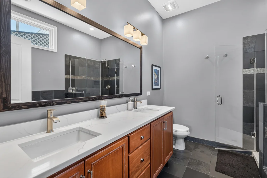 Photo of Unit 2 at 1320 W Grenshaw Street