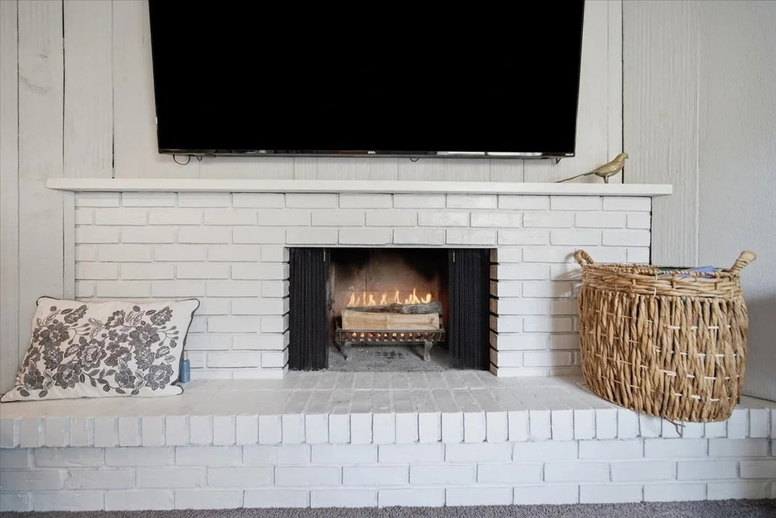 Photo of Unit B at 1546 Hunt Drive