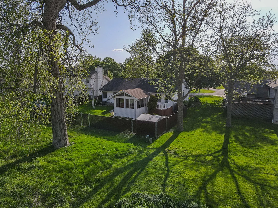 Photo of 671 Diversatech Drive N