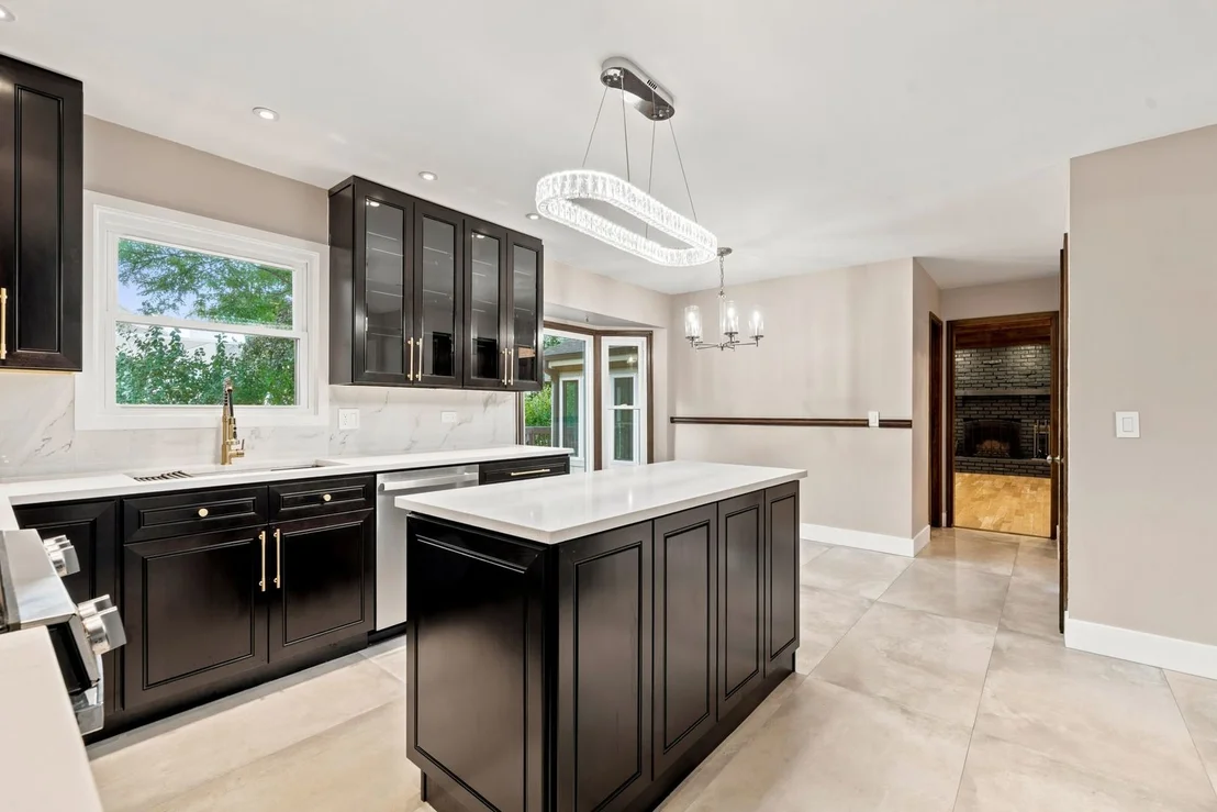 Photo of 1221 W Sable Drive