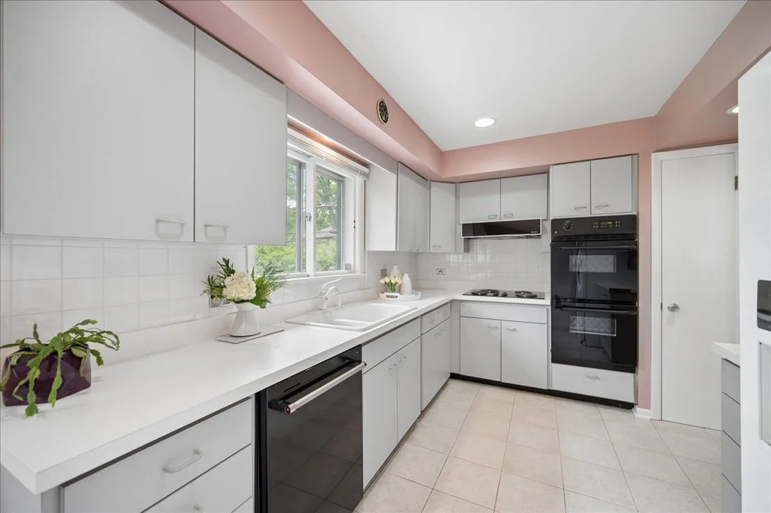 Photo of 3137 Greenleaf Avenue