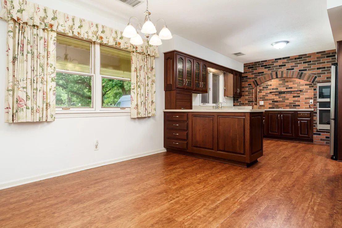 Photo of 7889 Shaw Road