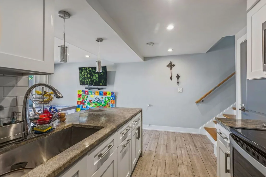 Photo of Unit B at 8914 Robin Drive