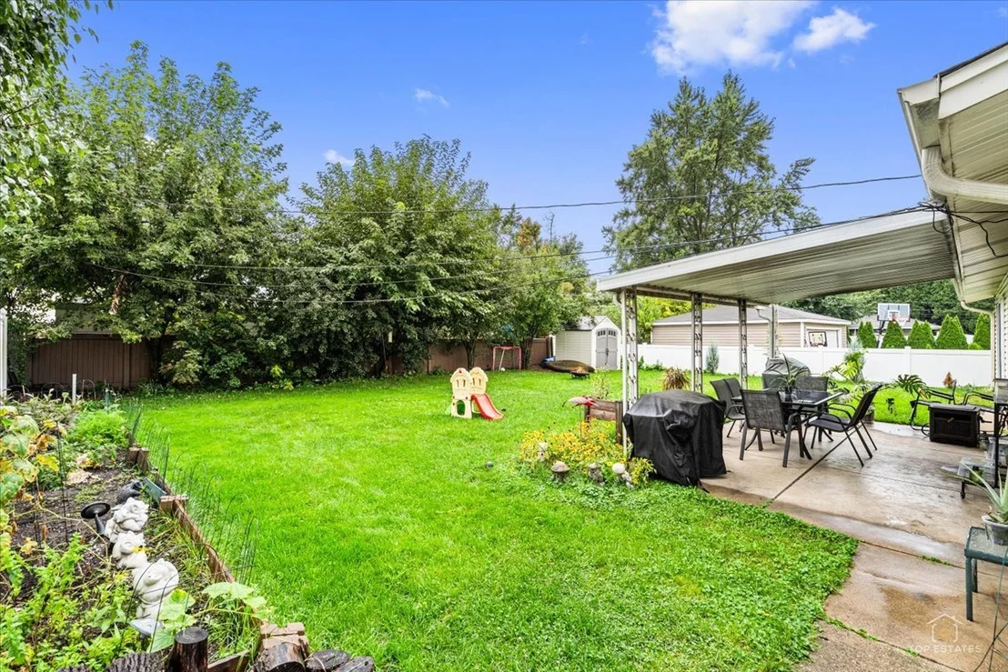 Photo of 1409 W WILLOW Lane