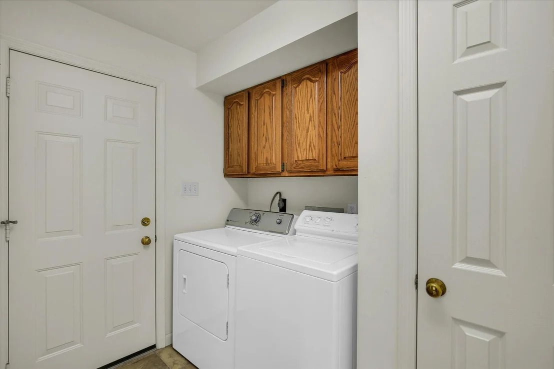 Photo of Unit B at 1501 Broadmoor Drive
