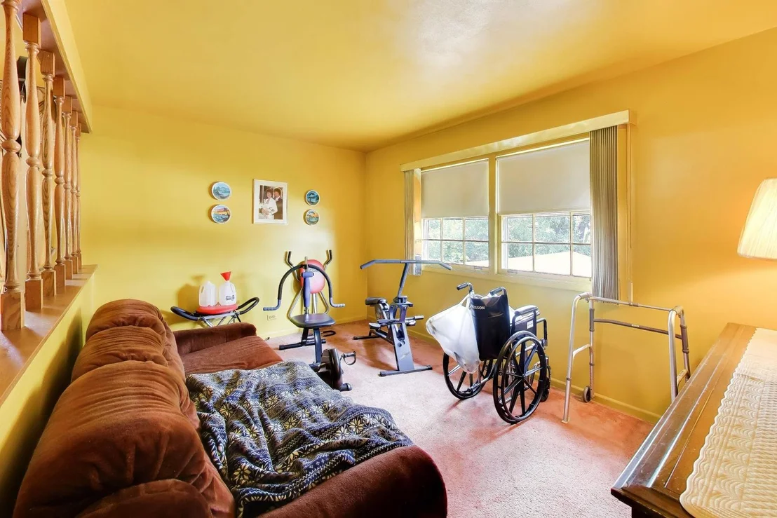 Photo of 1014 E Crabtree Drive