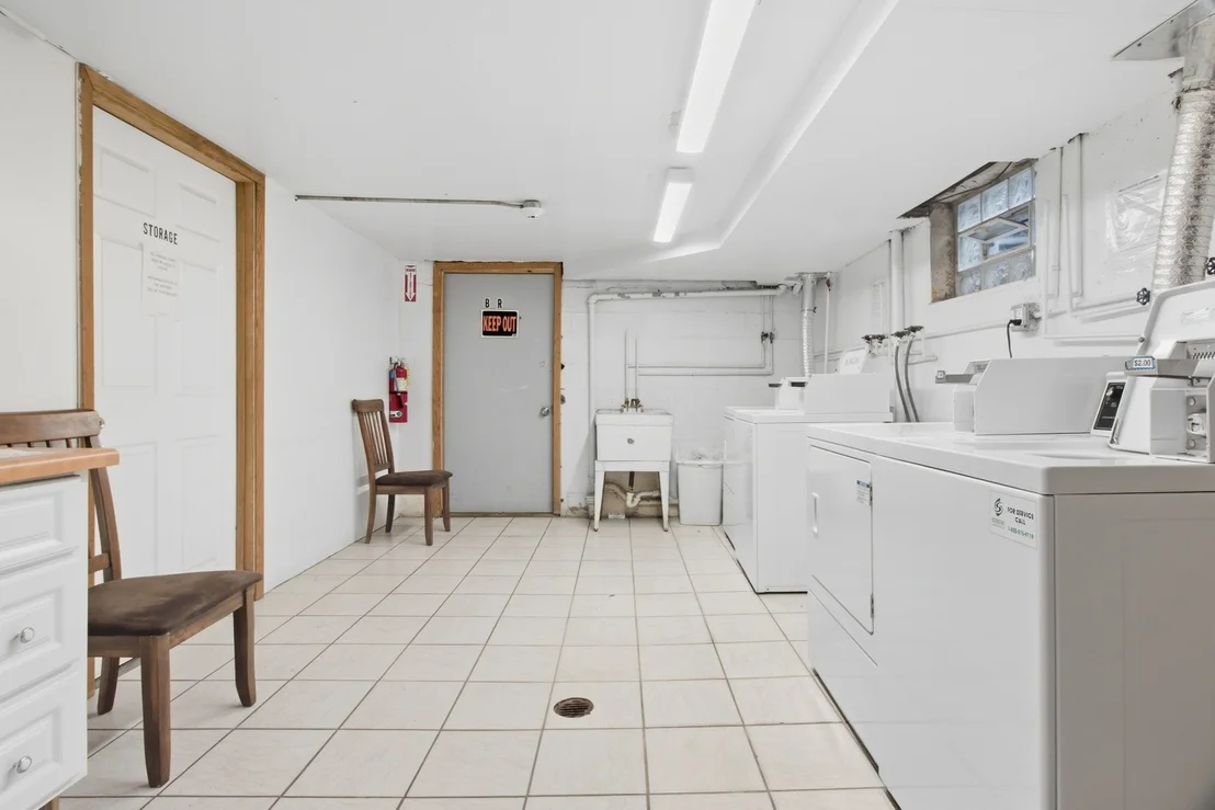 Photo of Unit 1E at 3818 RUBY Street