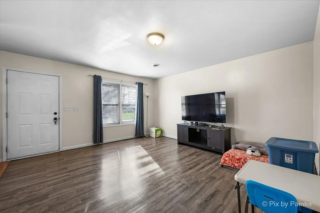 Photo of 705 Hawthorne Lane