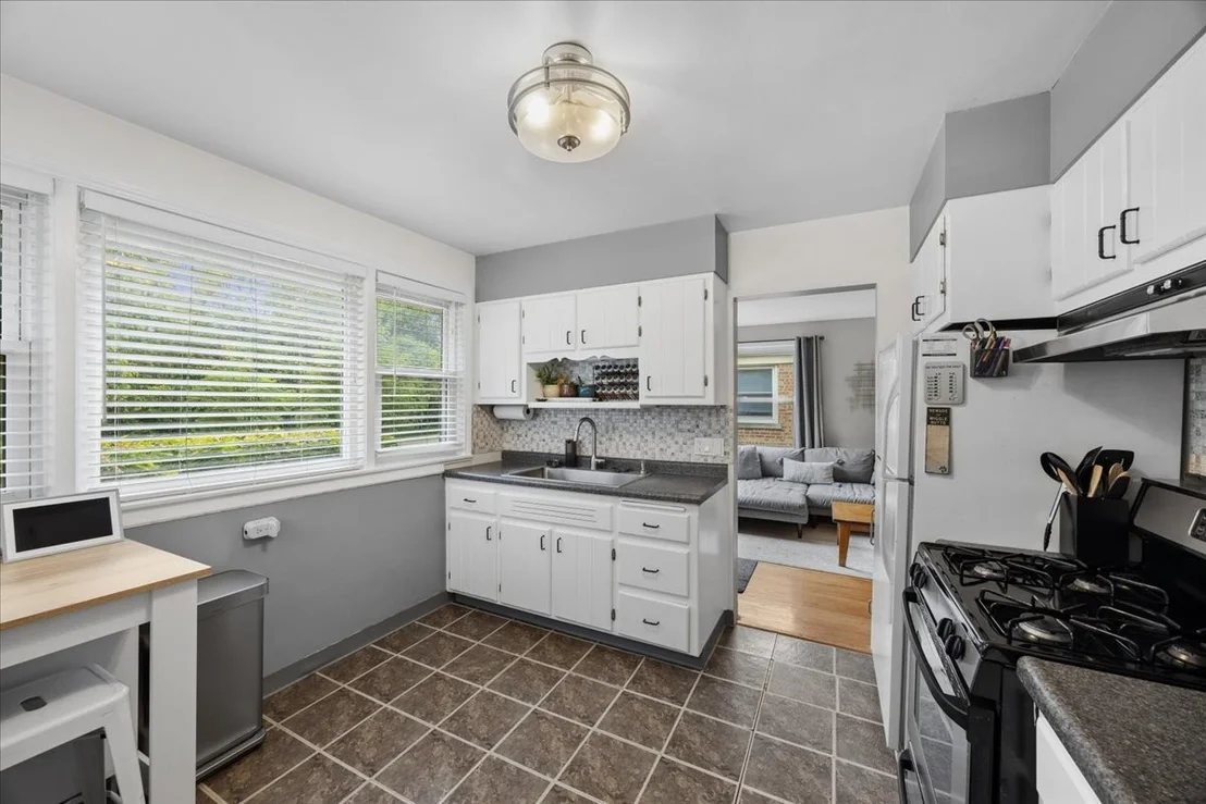 Photo of 8936 W Forestview Avenue