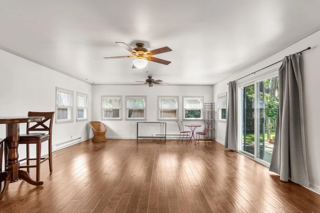 Photo of 2305 GLENOAK Drive