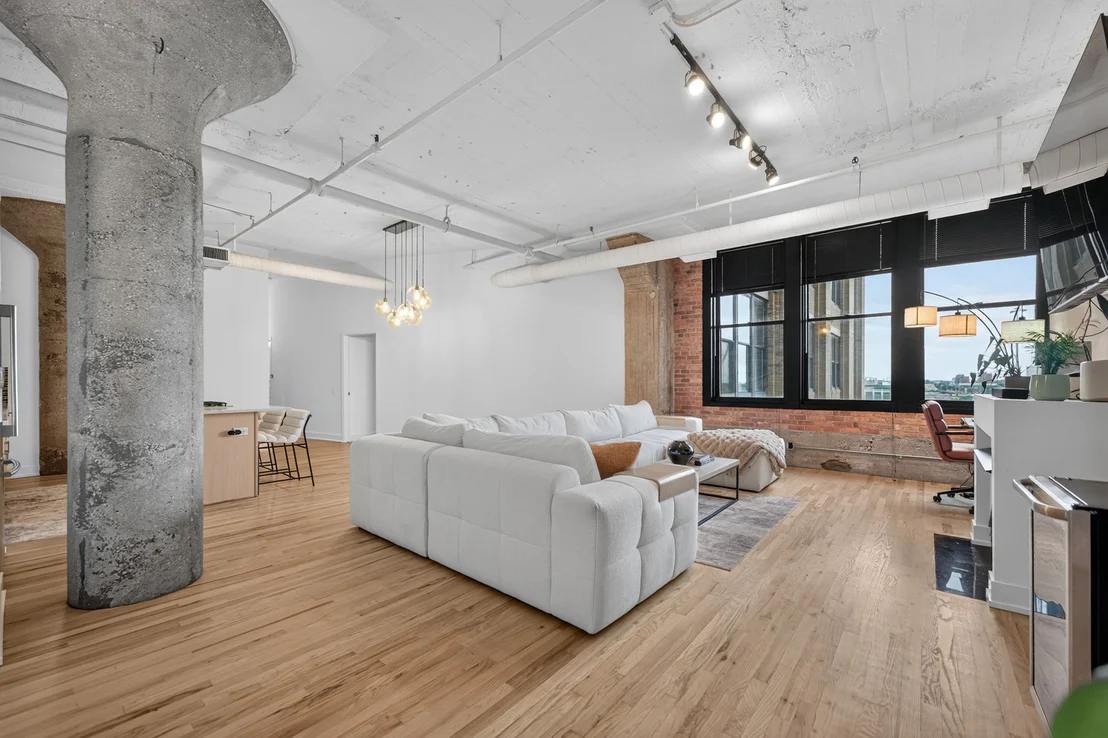 Photo of Unit 712 at 728 W Jackson Boulevard